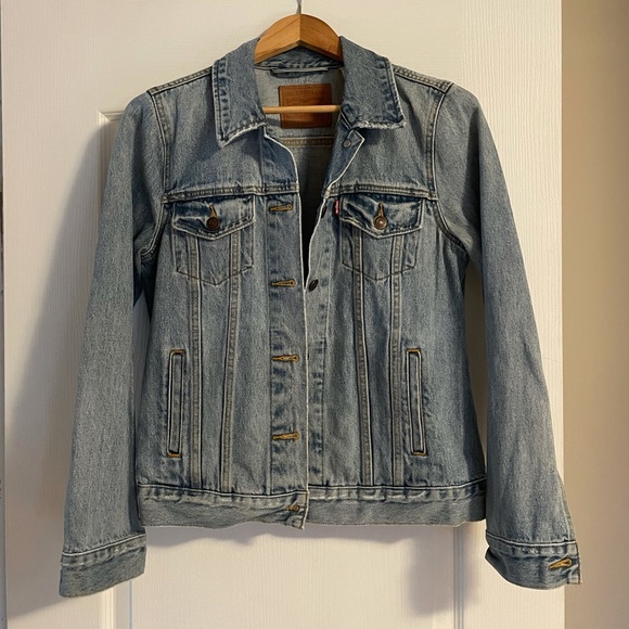 Women’s Levi’s Trucker Jacket - Picture 2 of 5